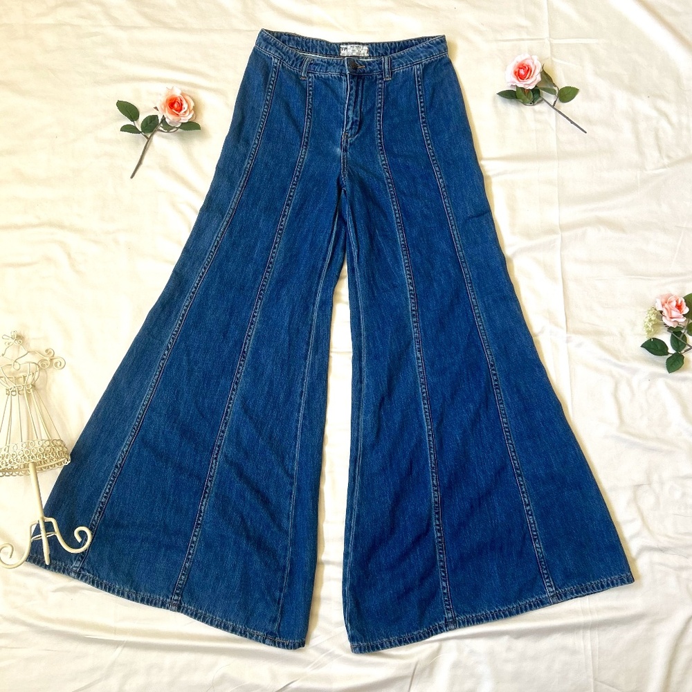 Free People High-Waisted Wide Leg Jeans. - Size 4